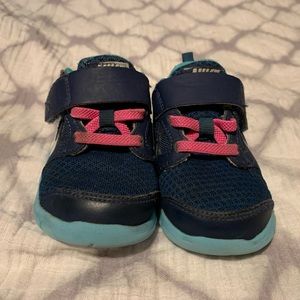 Girl size 4 Nike